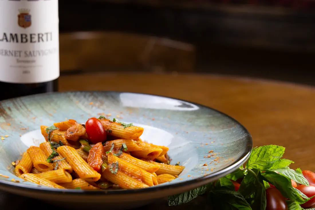 Prato de penne ao molho