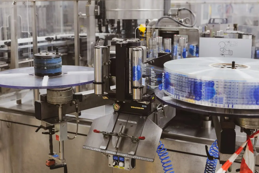 Máquina de envase na fábrica